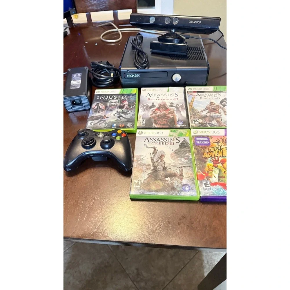 Xbox 360 game console system‎ with Kinect, 1 controller, and 5 games